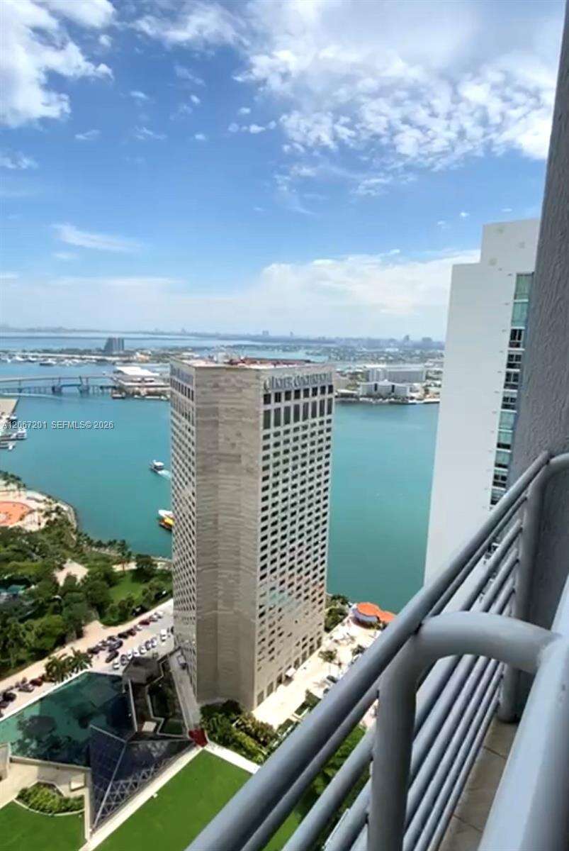 One Miami West at 325 Biscayne Blvd, Miami, FL 33131 - For Rent photo 1