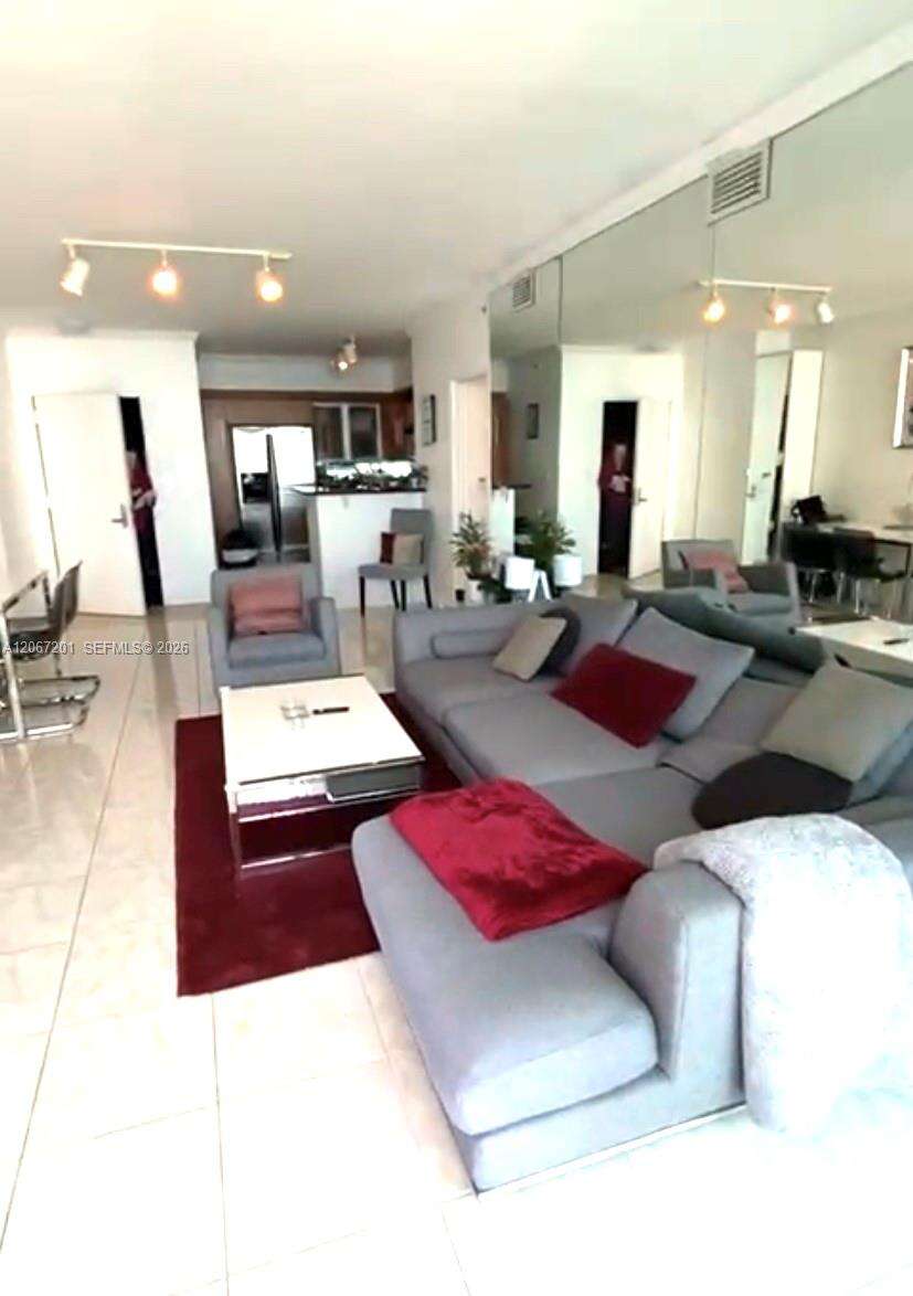 One Miami West at 325 Biscayne Blvd, Miami, FL 33131 - For Rent photo 2