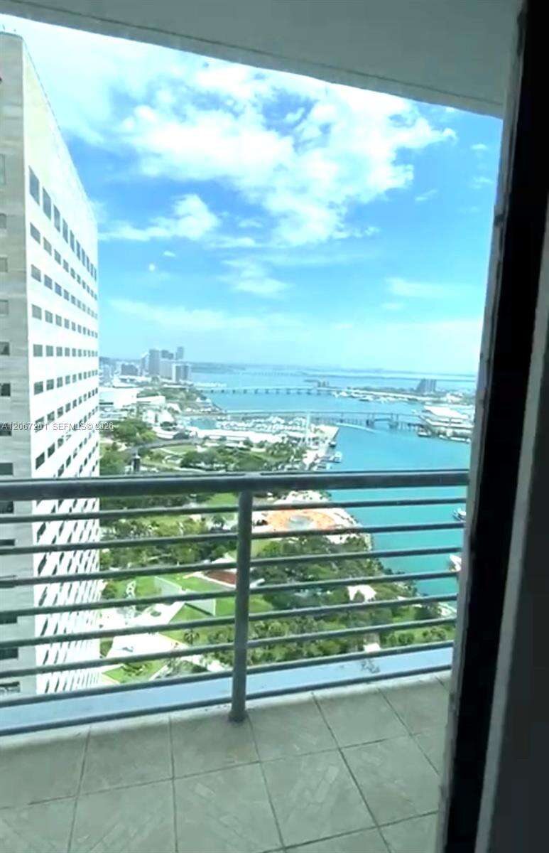 One Miami West at 325 Biscayne Blvd, Miami, FL 33131 - For Rent photo 3