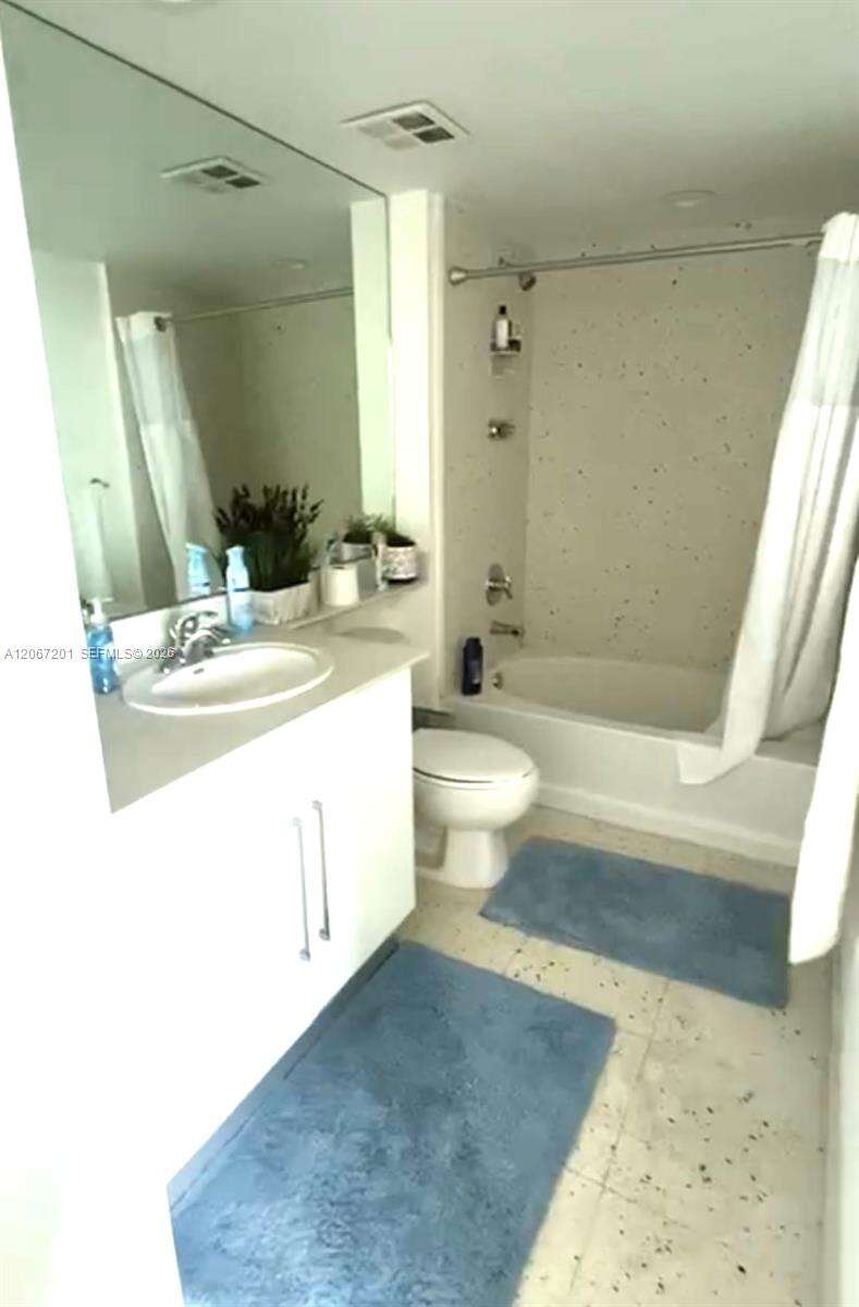 One Miami West at 325 Biscayne Blvd, Miami, FL 33131 - For Rent photo 8