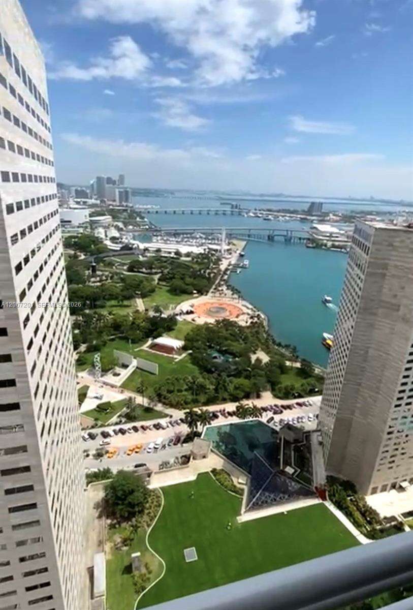One Miami West at 325 Biscayne Blvd, Miami, FL 33131 - For Rent photo 10