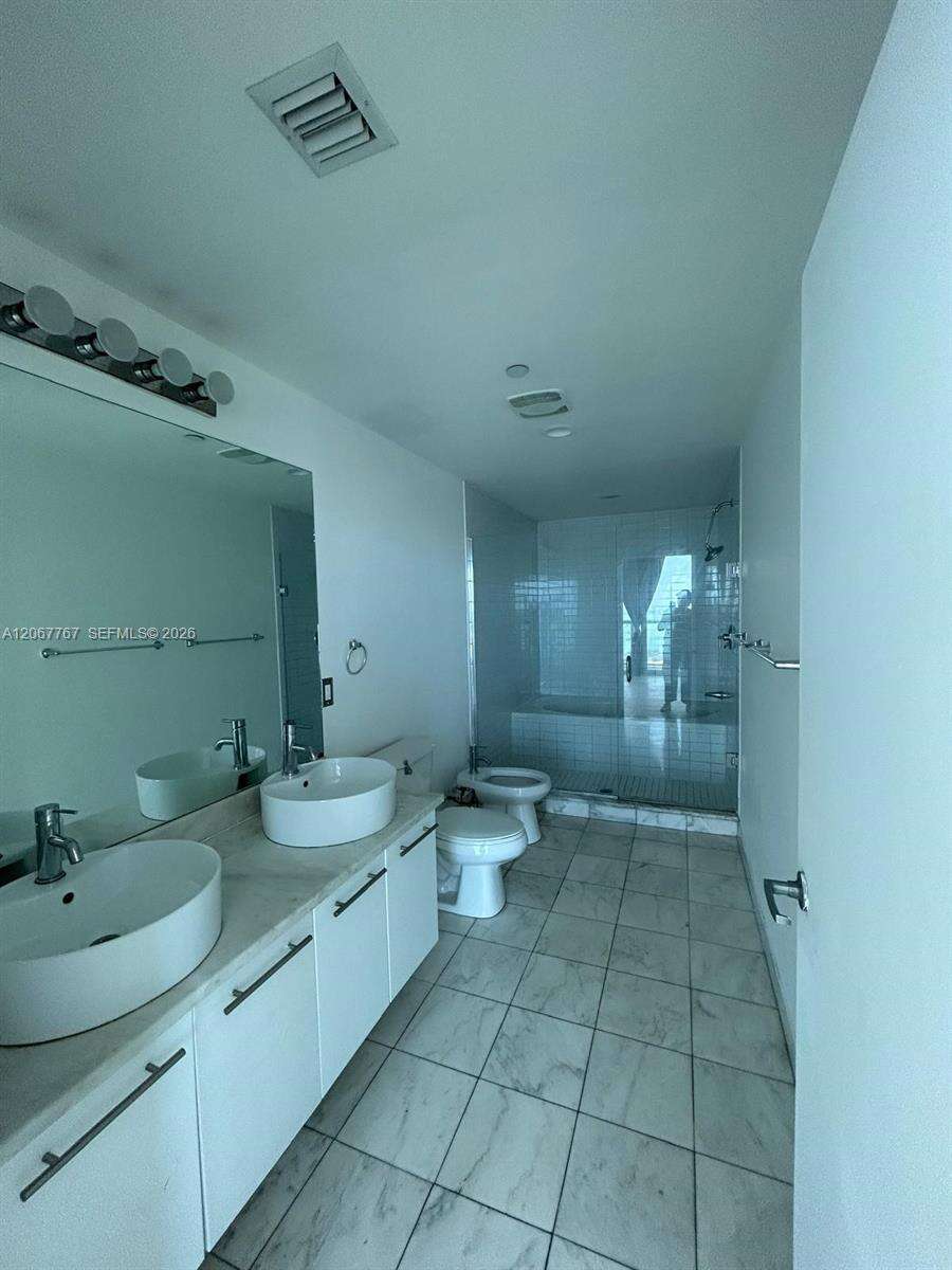 Marina Blue at 888 Biscayne Blvd, Miami, FL 33132 - Out Of market photo 11