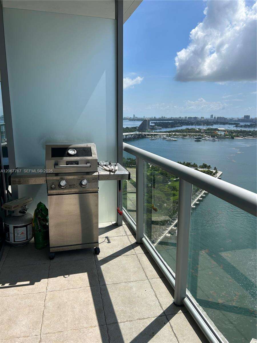 Marina Blue at 888 Biscayne Blvd, Miami, FL 33132 - Out Of market photo 3