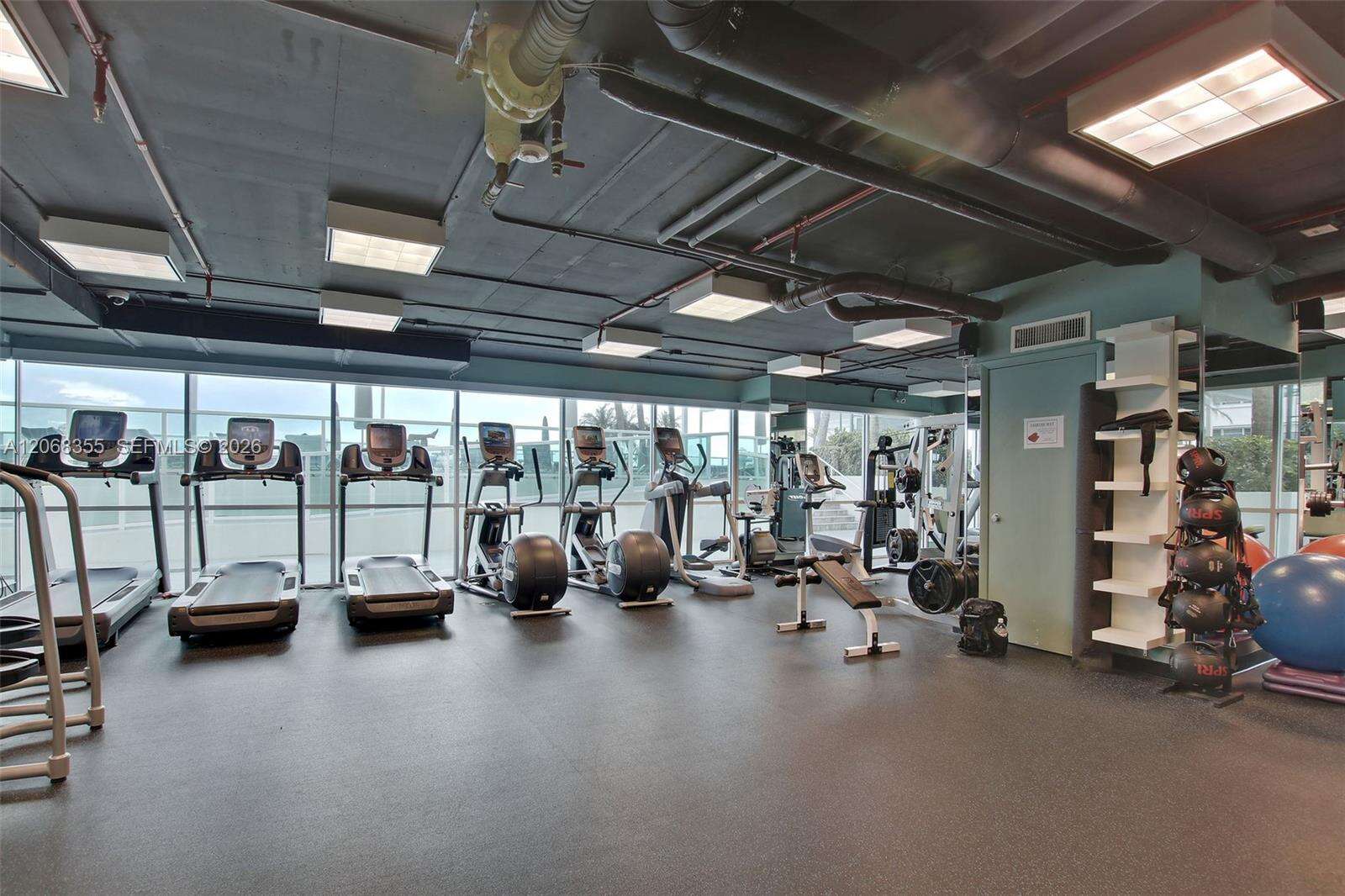 The Floridian at 650 W Ave, Miami Beach, FL 33139 - For Rent photo 14