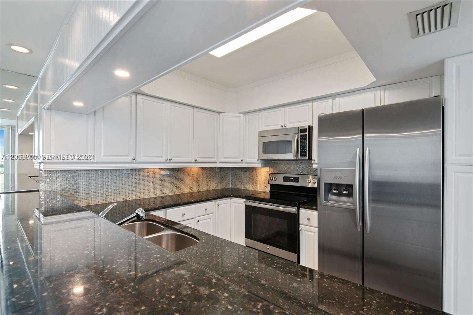 The Floridian at 650 W Ave, Miami Beach, FL 33139 - For Rent photo 5