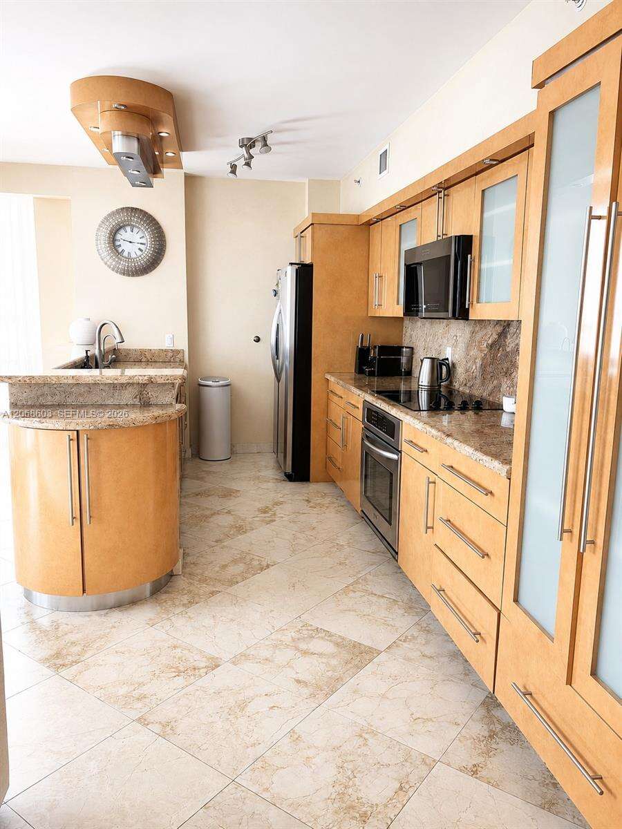 King David at 17555 Atlantic Blvd, Sunny Isles Beach, FL 33160 - For Rent photo 15