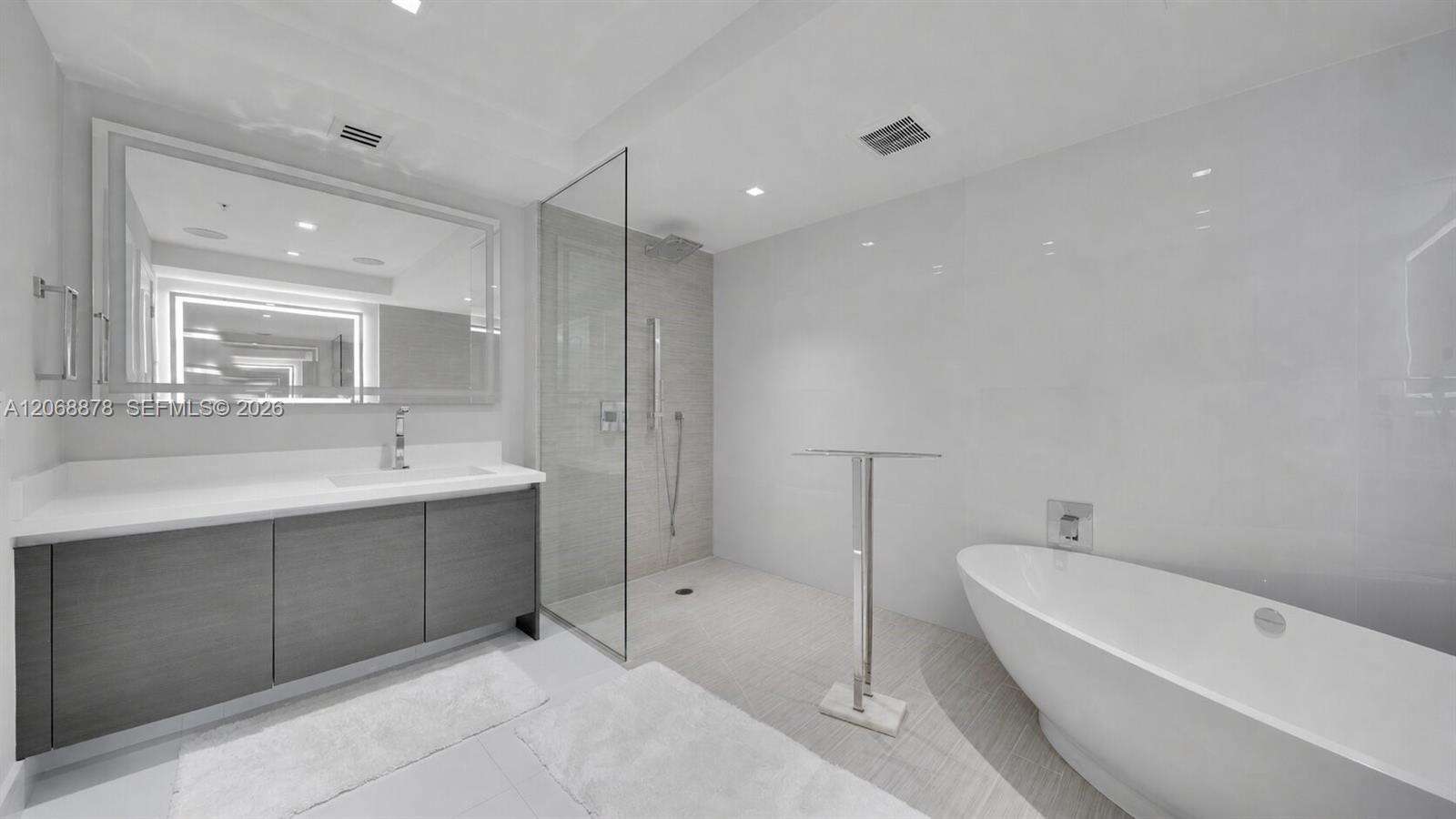 Parque Towers at 330 Sunny Isles Blvd, Sunny Isles Beach, FL 33160 - For Rent photo 20