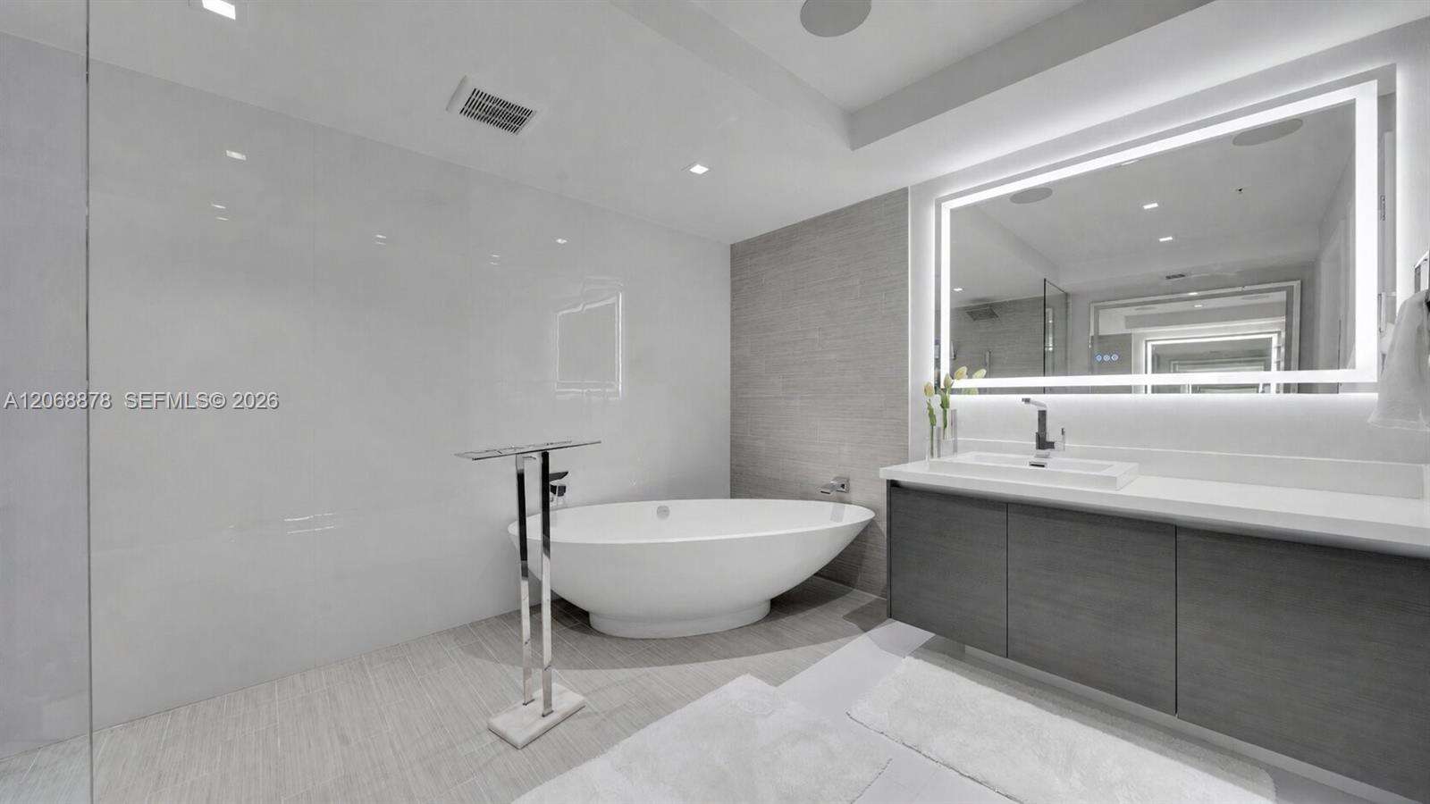 Parque Towers at 330 Sunny Isles Blvd, Sunny Isles Beach, FL 33160 - For Rent photo 21