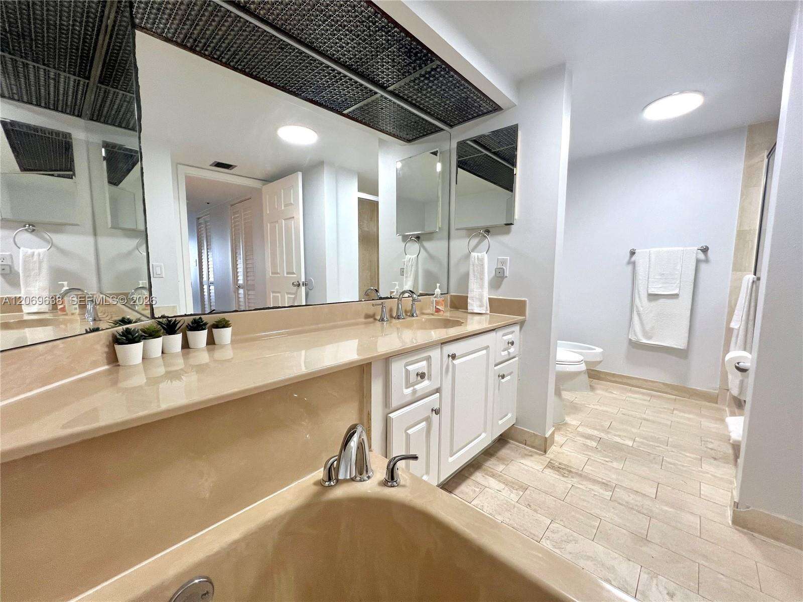 The Grand at 1717 Bayshore Dr, Miami, FL 33132 - For Rent photo 5