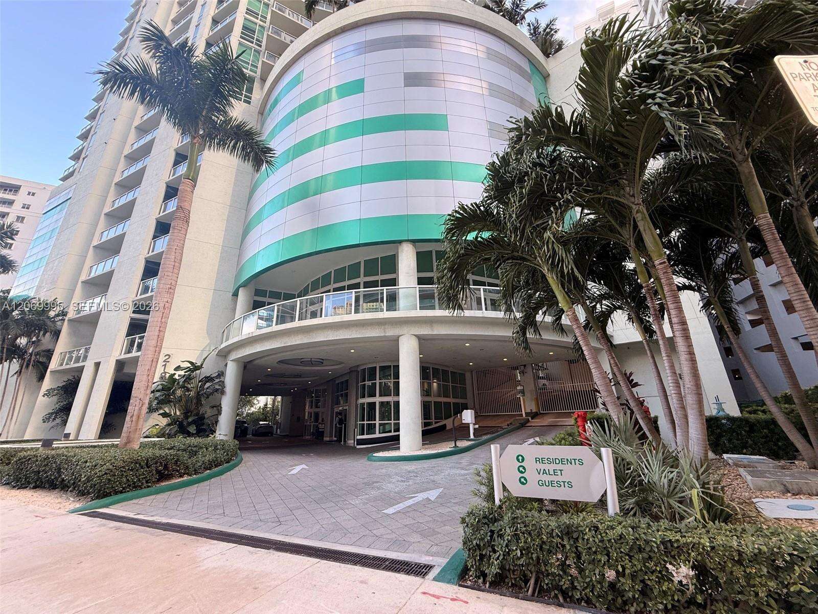 Emerald At Brickell at 218 14 St, Miami, FL 33131 - For Rent photo 15