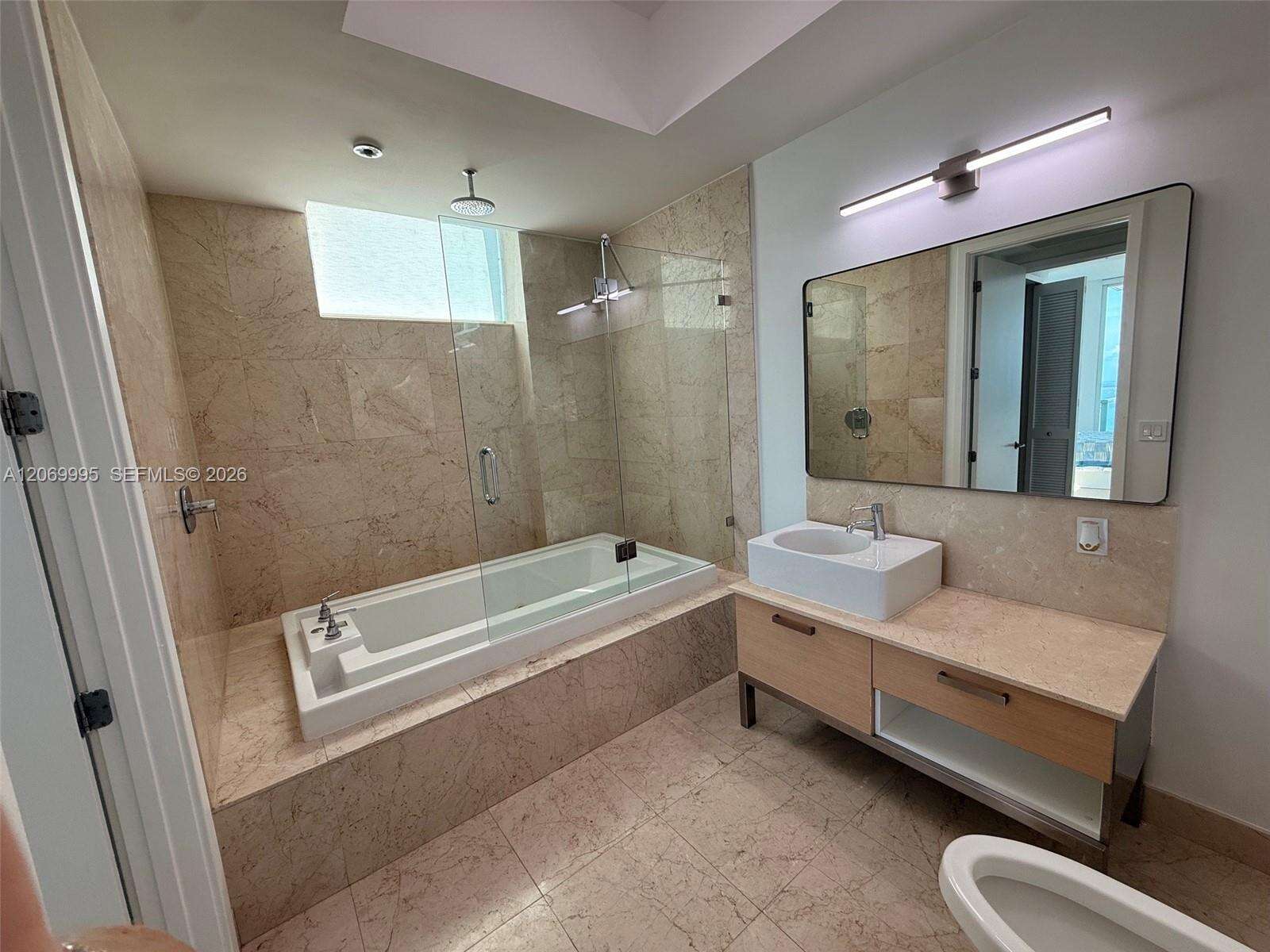 Emerald At Brickell at 218 14 St, Miami, FL 33131 - For Rent photo 5