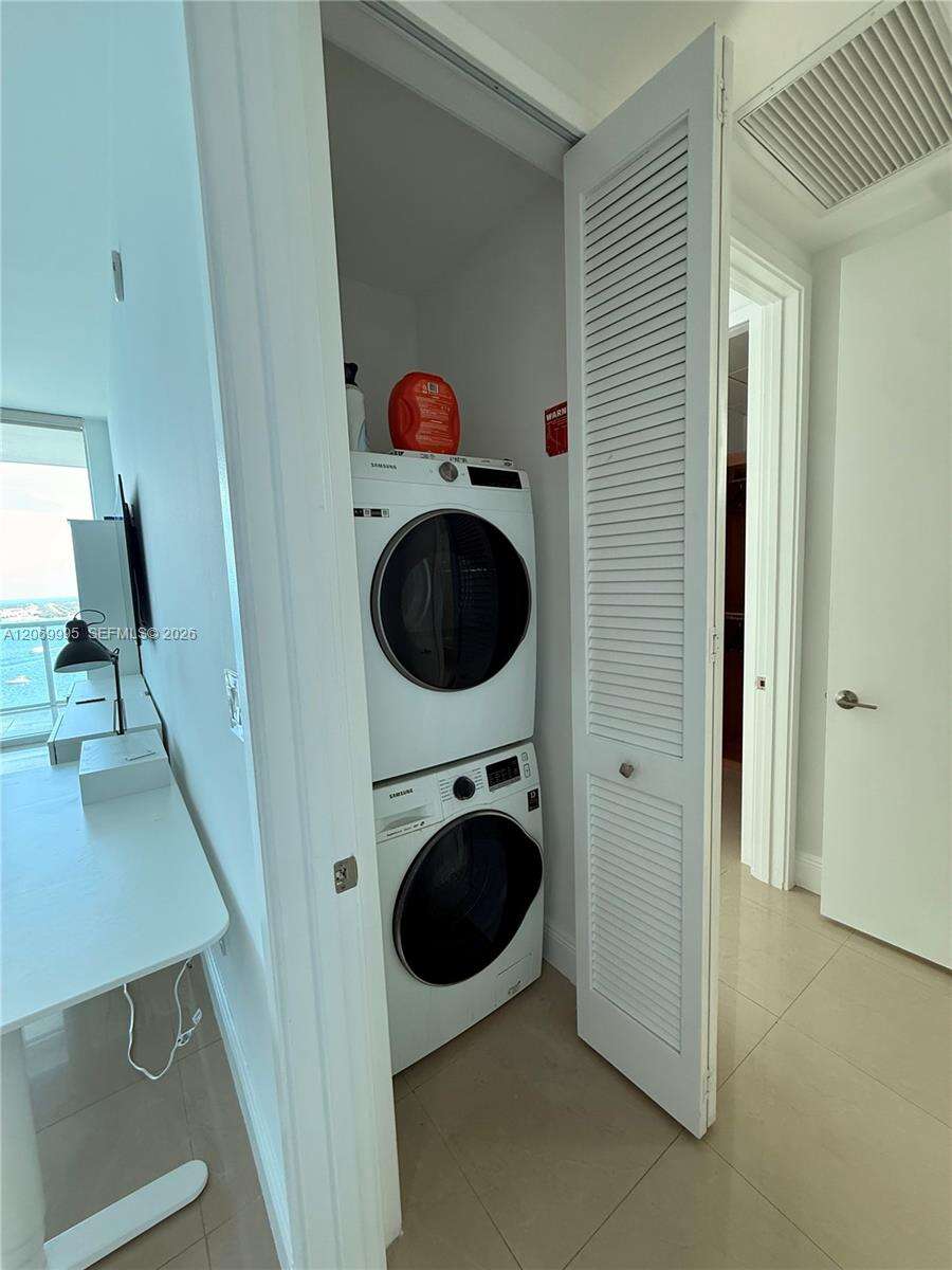 Emerald At Brickell at 218 14 St, Miami, FL 33131 - For Rent photo 8