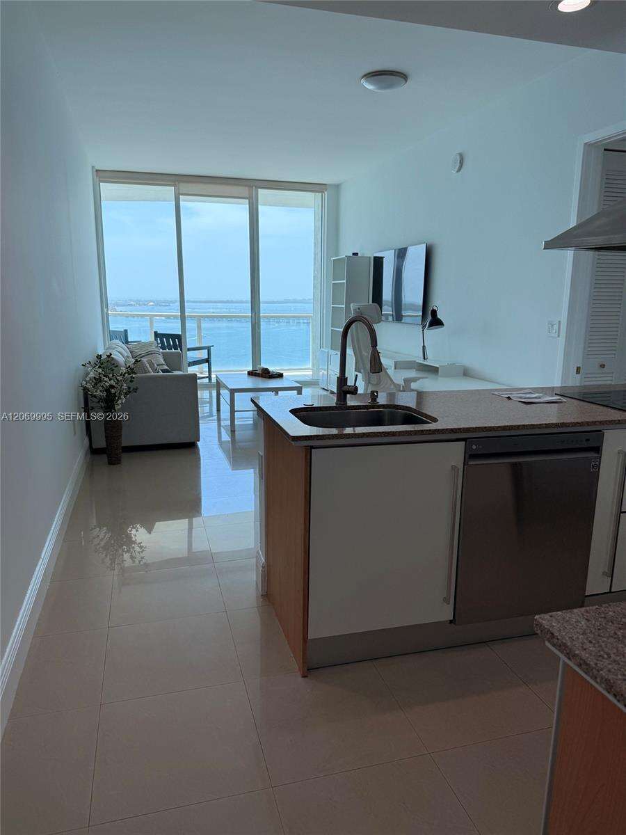 Emerald At Brickell at 218 14 St, Miami, FL 33131 - For Rent photo 10