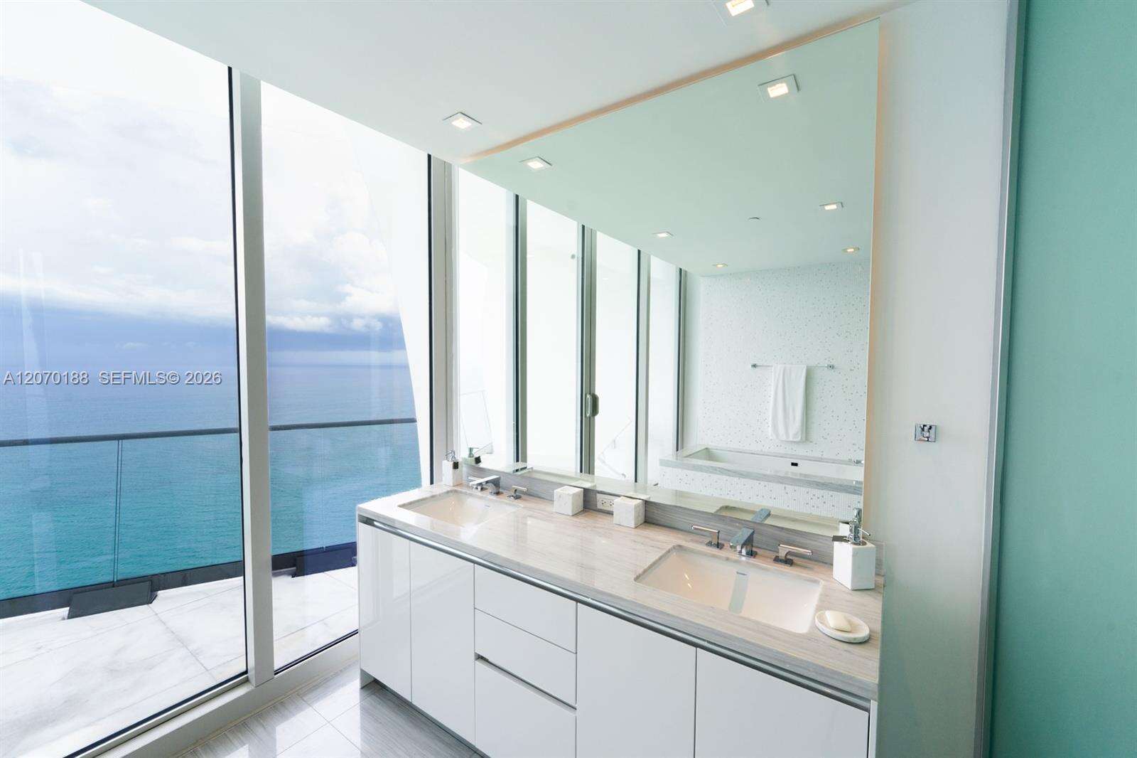 Jade Signature at 16901 Collins Ave, Sunny Isles Beach, FL 33160 - For Rent photo 17