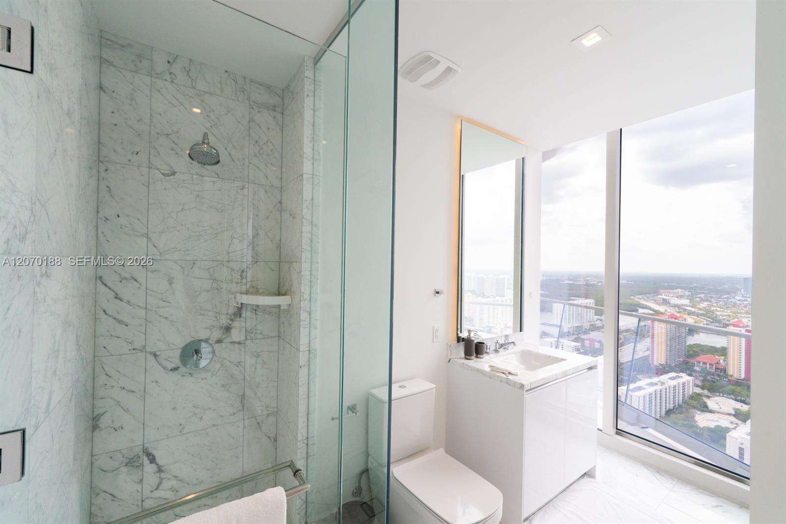 Jade Signature at 16901 Collins Ave, Sunny Isles Beach, FL 33160 - For Rent photo 31