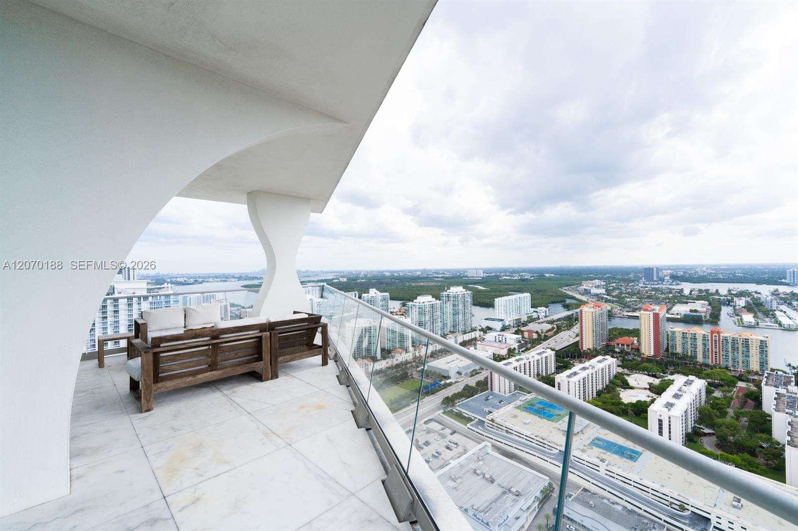 Jade Signature at 16901 Collins Ave, Sunny Isles Beach, FL 33160 - For Rent photo 60