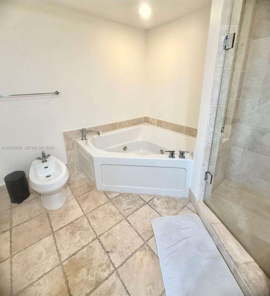 Trump Royale at 18201 Collins Ave, Sunny Isles Beach, FL 33160 - For Rent photo 8