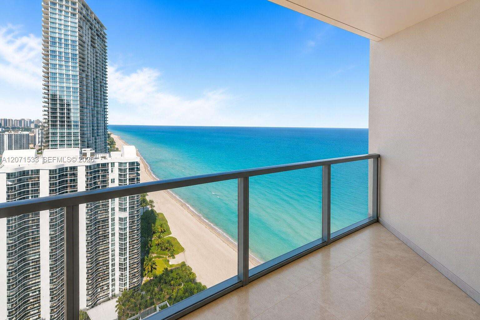 La Perla at 16699 Collins Ave, Sunny Isles Beach, FL 33160 - For Rent photo 1