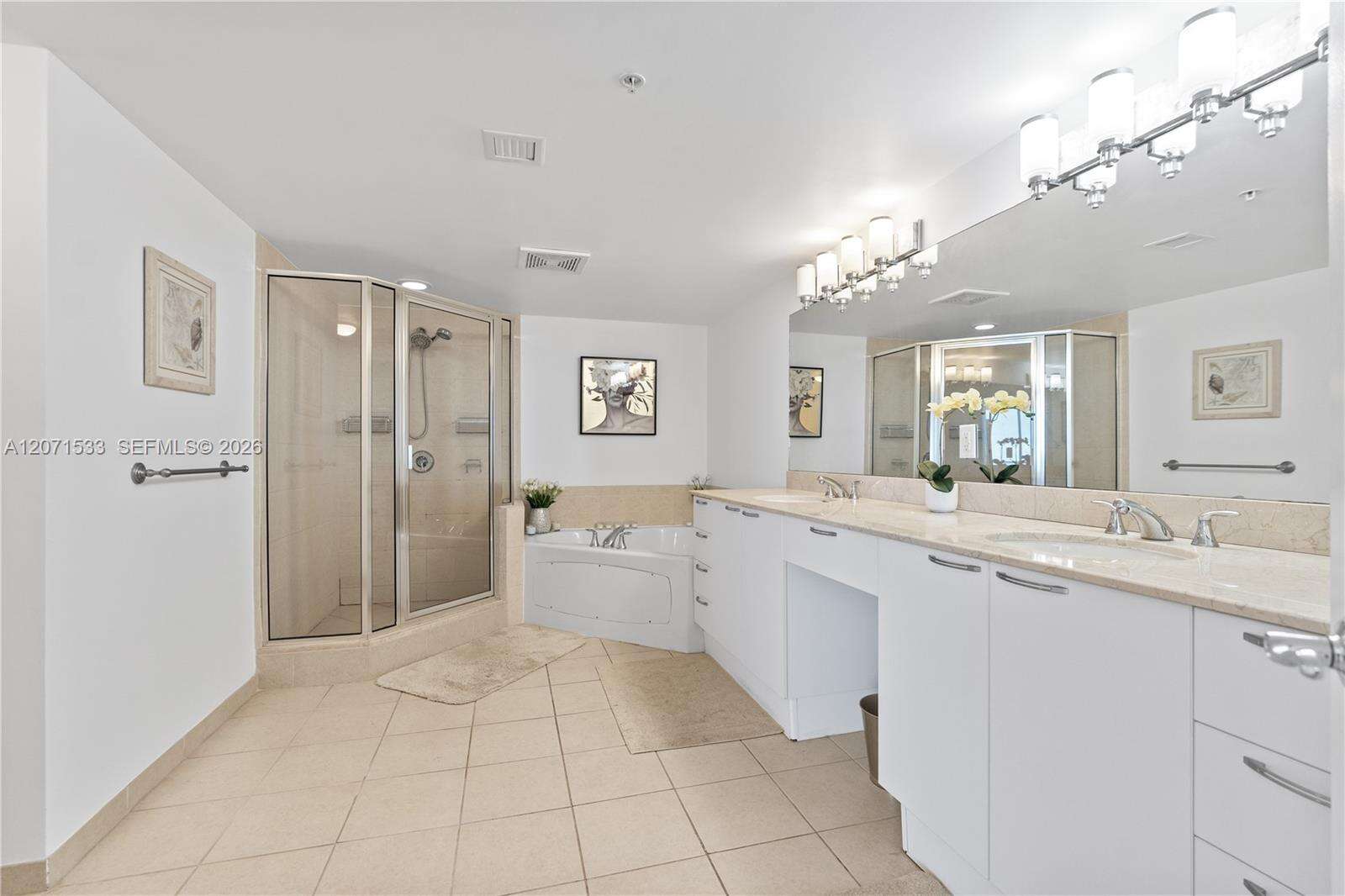 La Perla at 16699 Collins Ave, Sunny Isles Beach, FL 33160 - For Rent photo 20