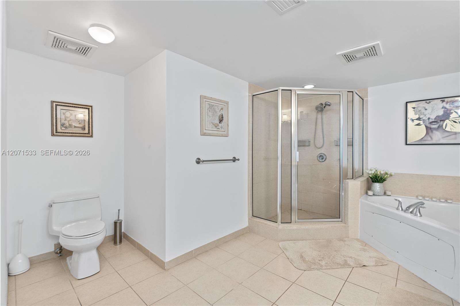 La Perla at 16699 Collins Ave, Sunny Isles Beach, FL 33160 - For Rent photo 23