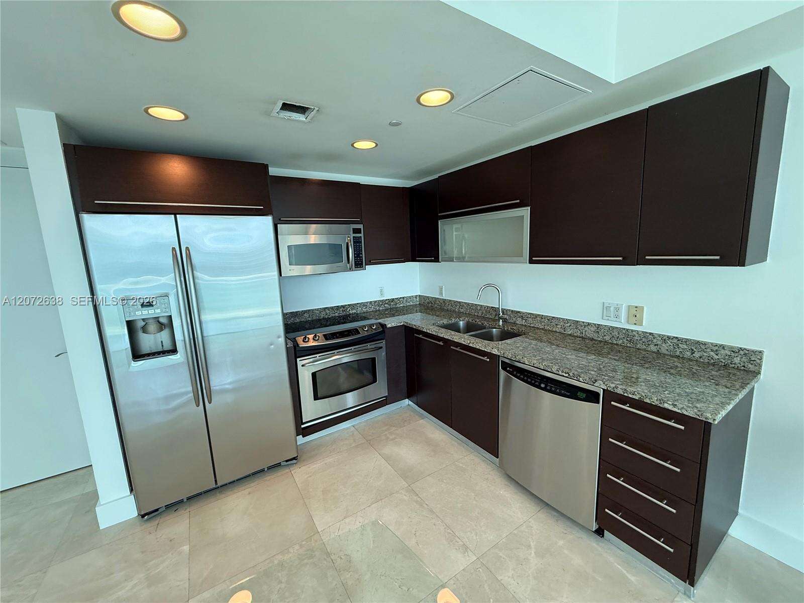 The Plaza On Brickell East at 950 Brickell Bay Dr, Miami, FL 33131 - For Rent photo 6