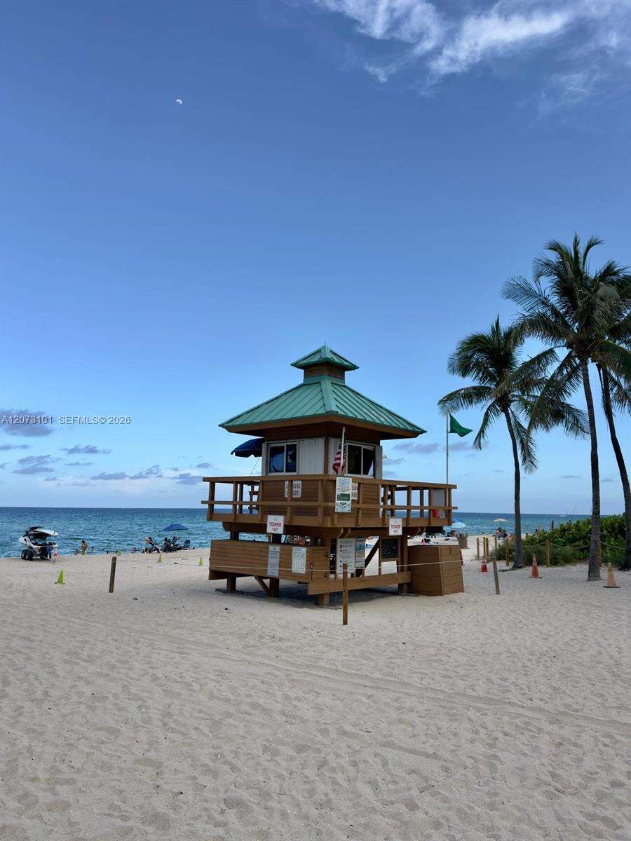 La Perla at 16699 Collins Ave, Sunny Isles Beach, FL 33160 - For Rent photo 3