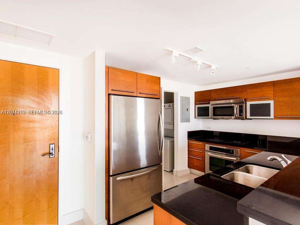 Vizcayne North at 244 Biscayne Blvd, Miami, FL 33132 - For Rent photo 3