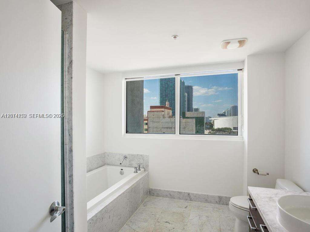 Vizcayne North at 244 Biscayne Blvd, Miami, FL 33132 - For Rent photo 5