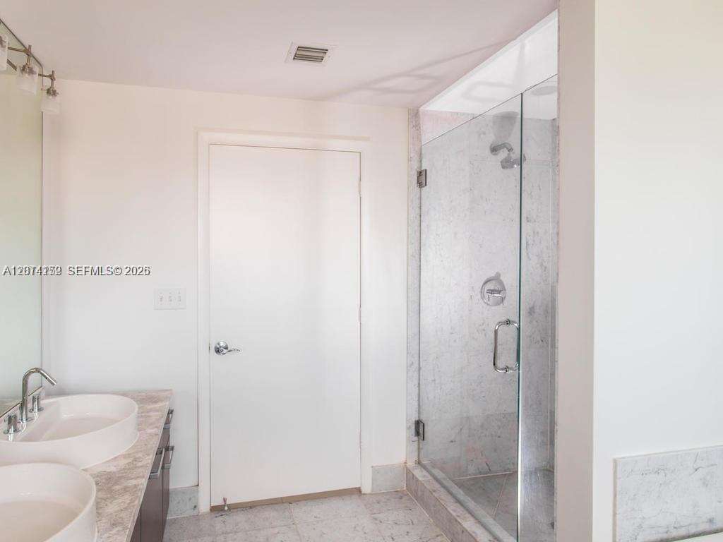 Vizcayne North at 244 Biscayne Blvd, Miami, FL 33132 - For Rent photo 6