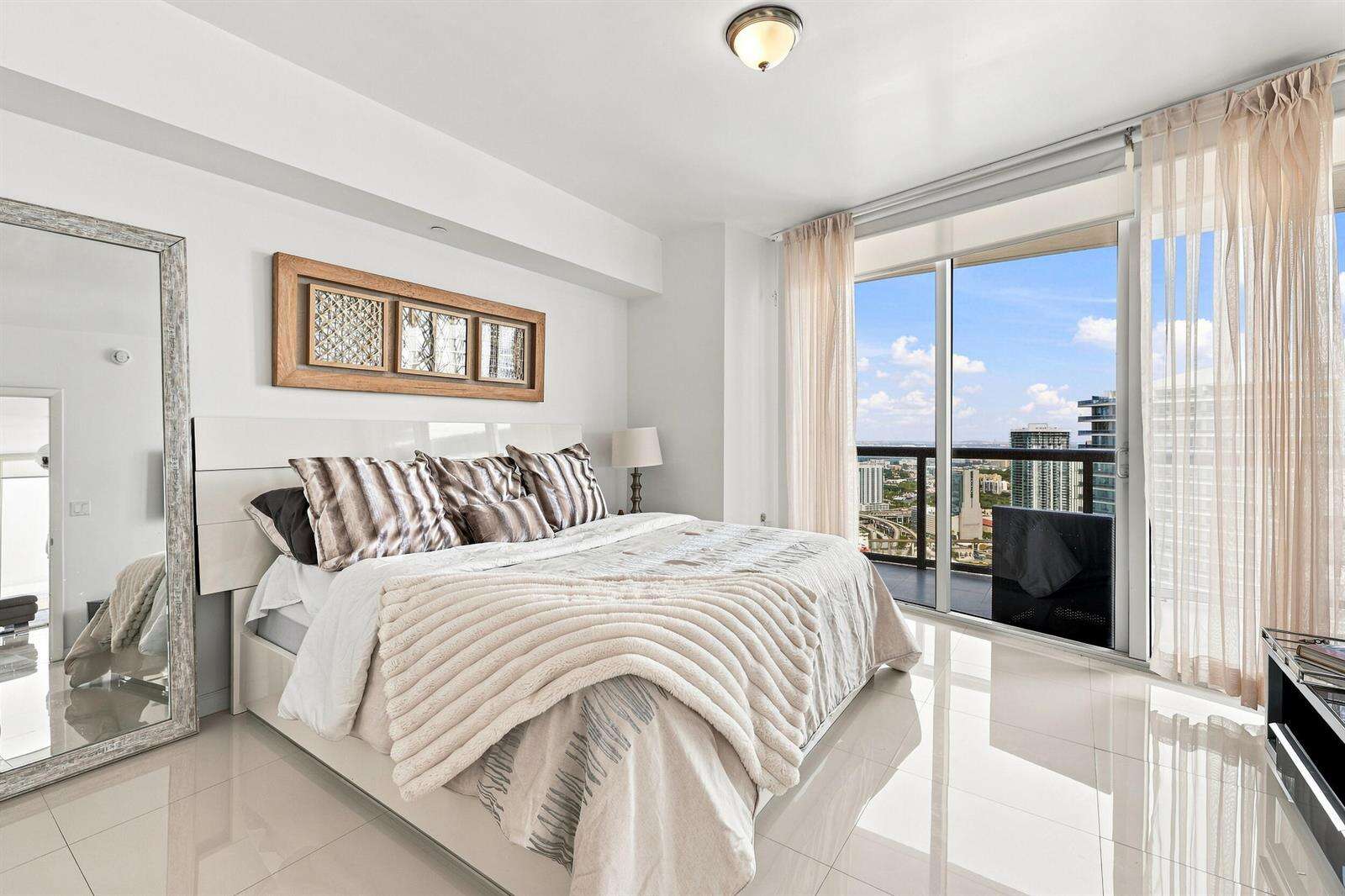 Icon Brickell 1 at 465 Brickell, Miami, FL 33131 - For Rent photo 12