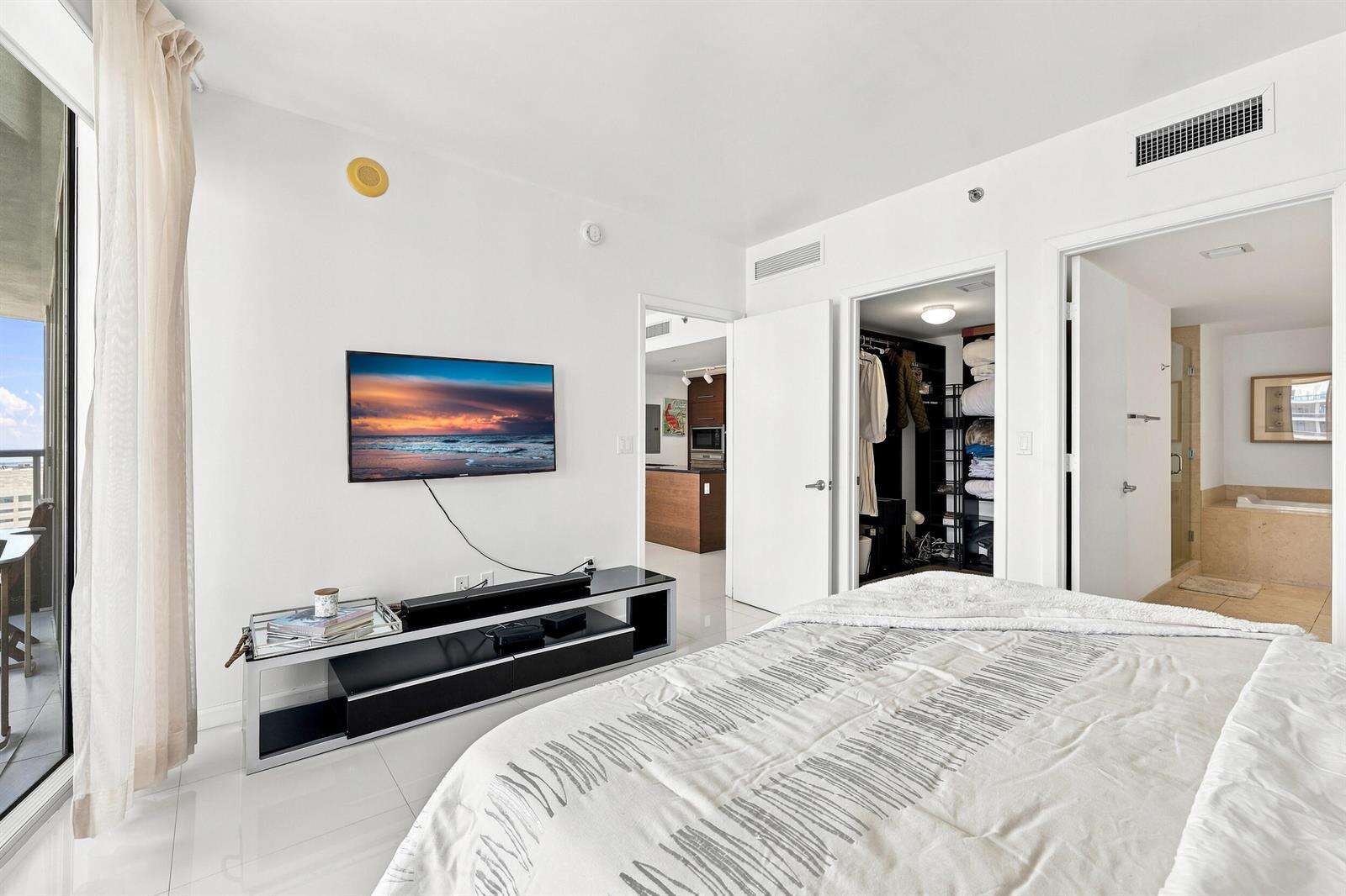 Icon Brickell 1 at 465 Brickell, Miami, FL 33131 - For Rent photo 15