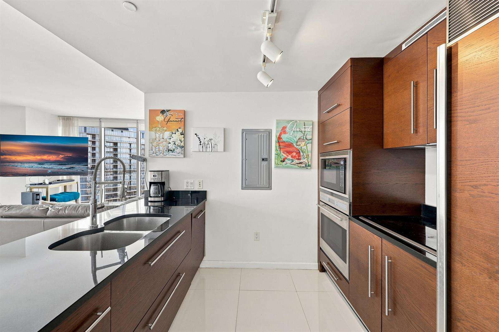 Icon Brickell 1 at 465 Brickell, Miami, FL 33131 - For Rent photo 3