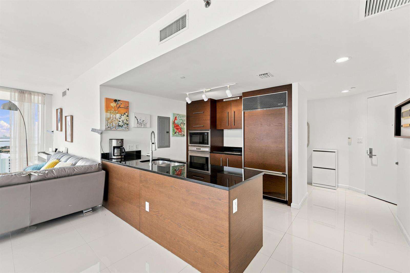 Icon Brickell 1 at 465 Brickell, Miami, FL 33131 - For Rent photo 4