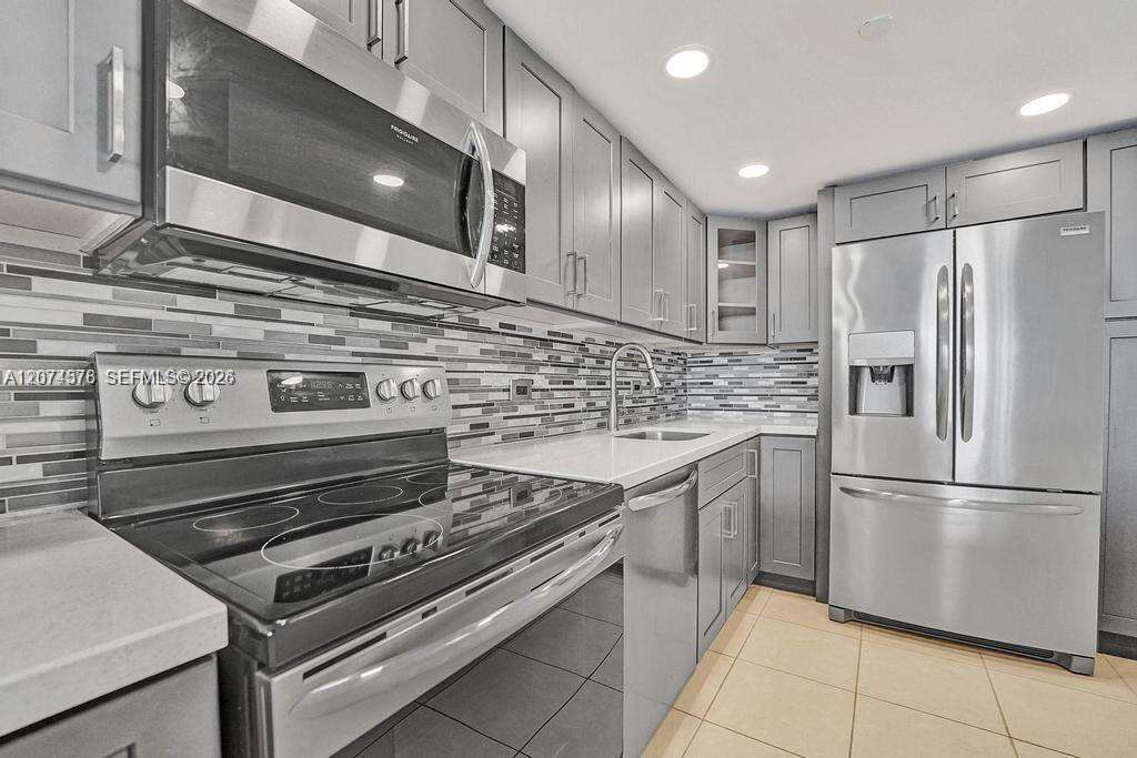 Waterview at 20505 Country Club Dr, Aventura, FL 33180 - For Rent photo 17