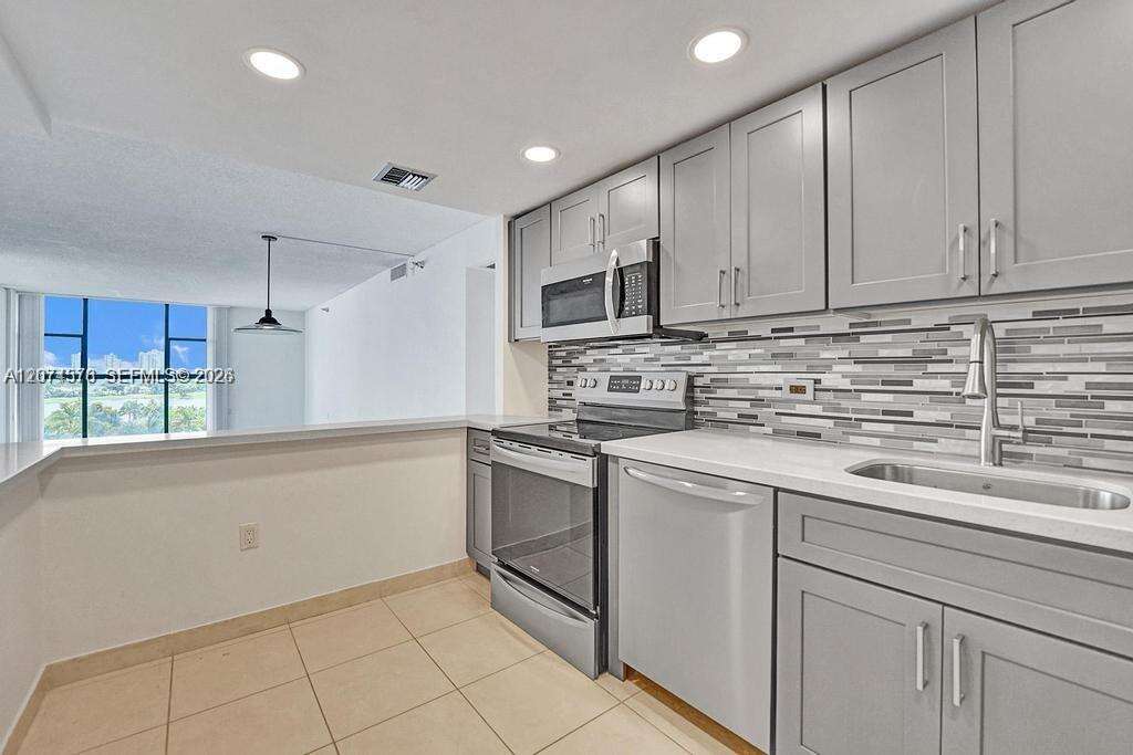 Waterview at 20505 Country Club Dr, Aventura, FL 33180 - For Rent photo 18