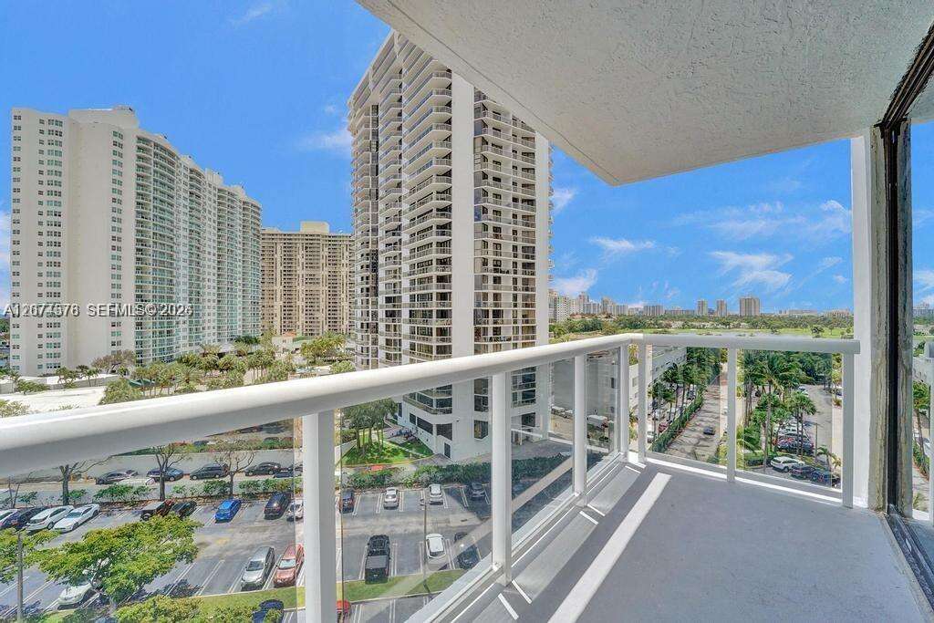 Waterview at 20505 Country Club Dr, Aventura, FL 33180 - For Rent photo 6