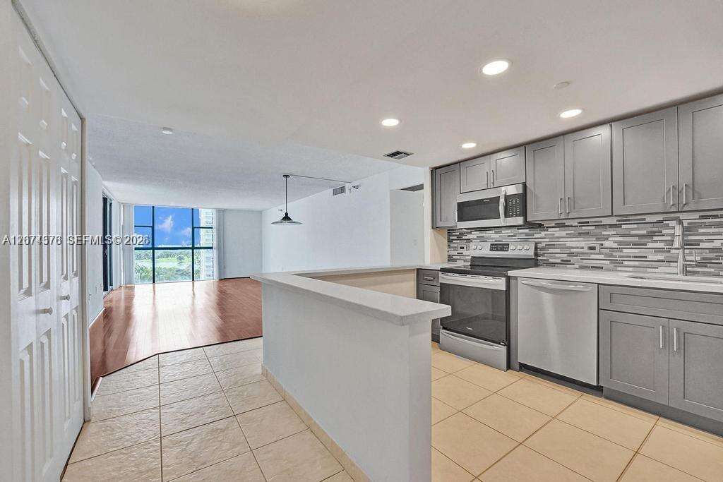 Waterview at 20505 Country Club Dr, Aventura, FL 33180 - For Rent photo 10