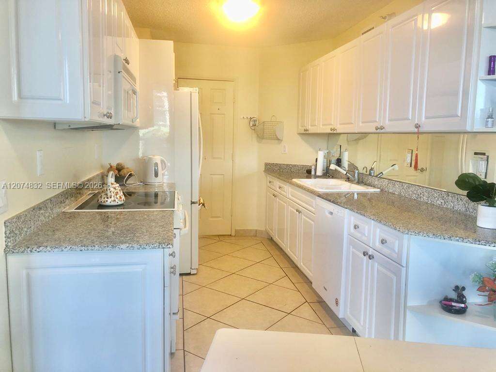 Sands Pointe at 16711 Collins Ave, Sunny Isles Beach, FL 33160 - For Rent photo 5