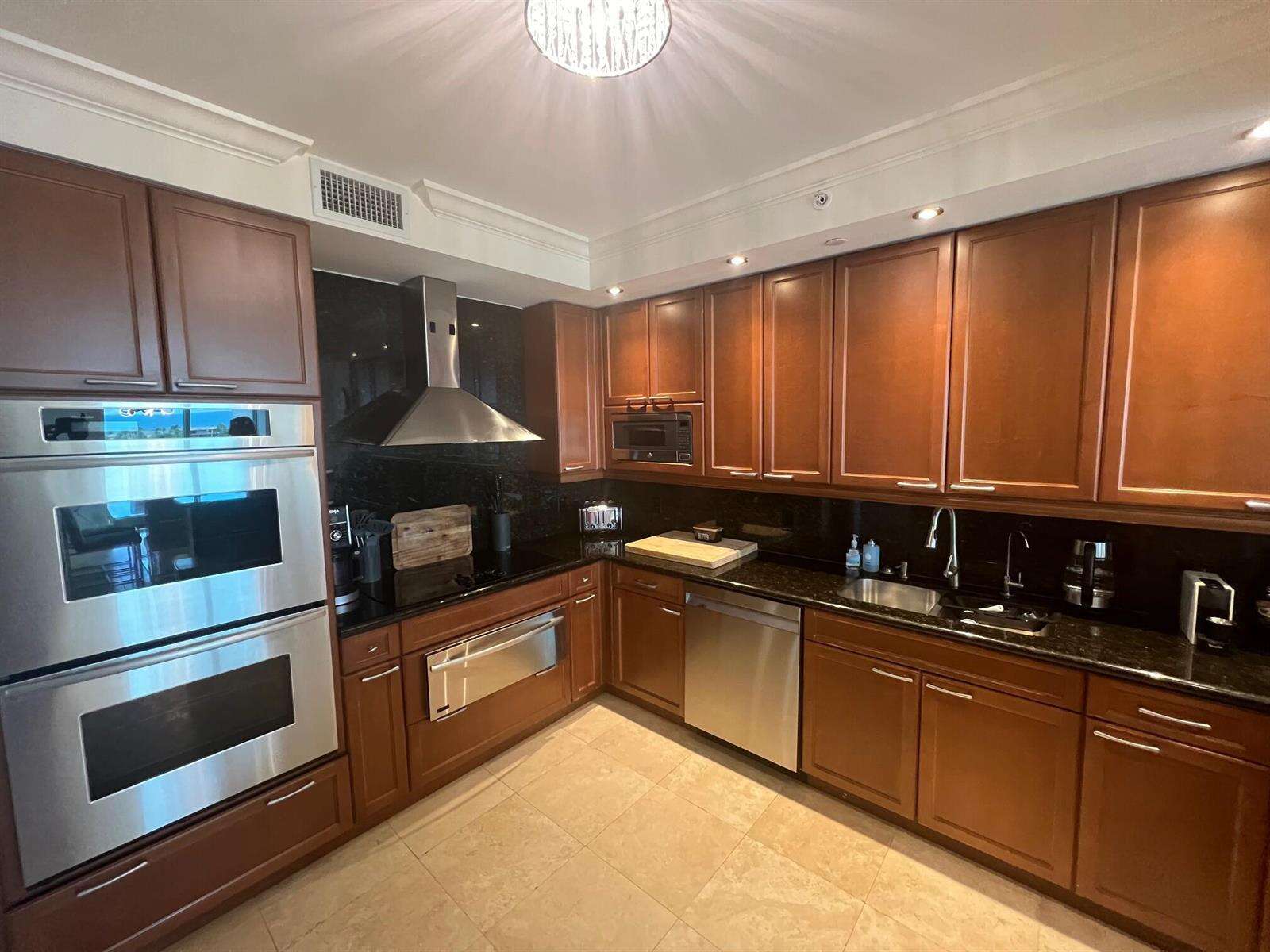 Hamptons South at 20201 Country Club, Aventura, FL 33180 - For Rent photo 2