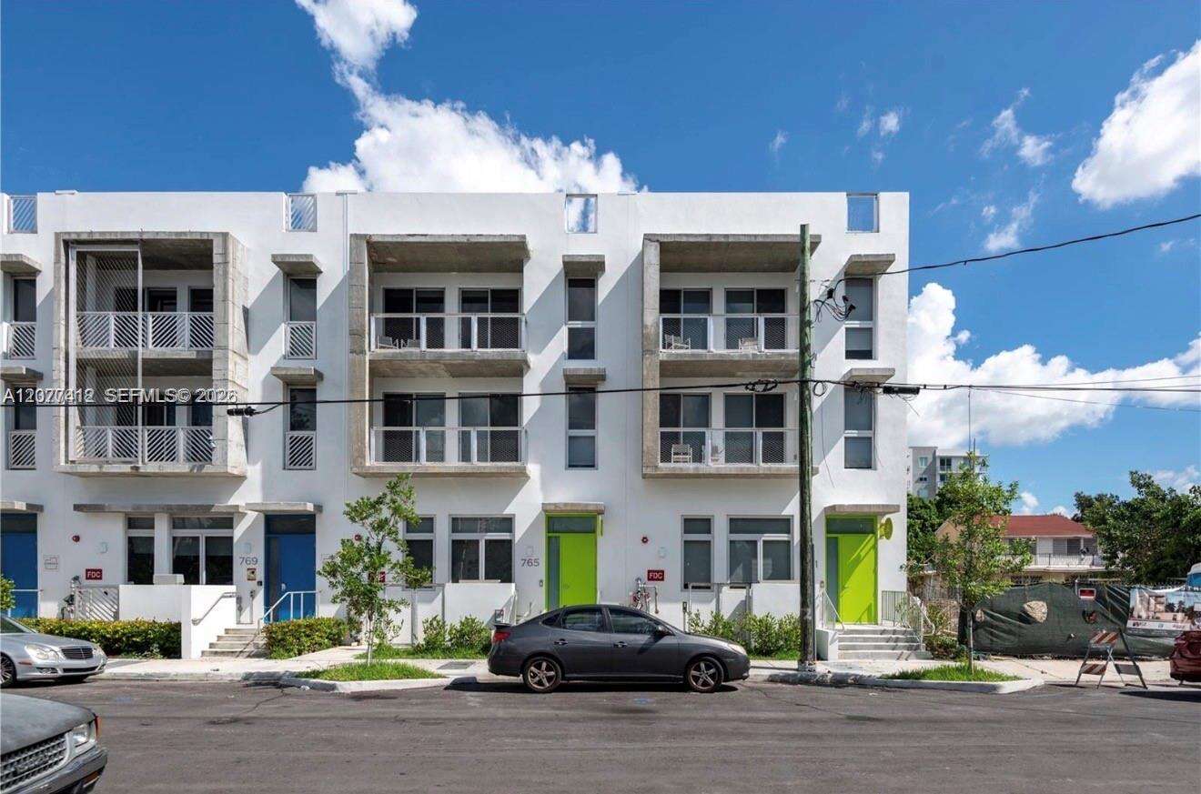 River Villas Condo City Of Miami South Condos for Sale & Rent | Picture 1