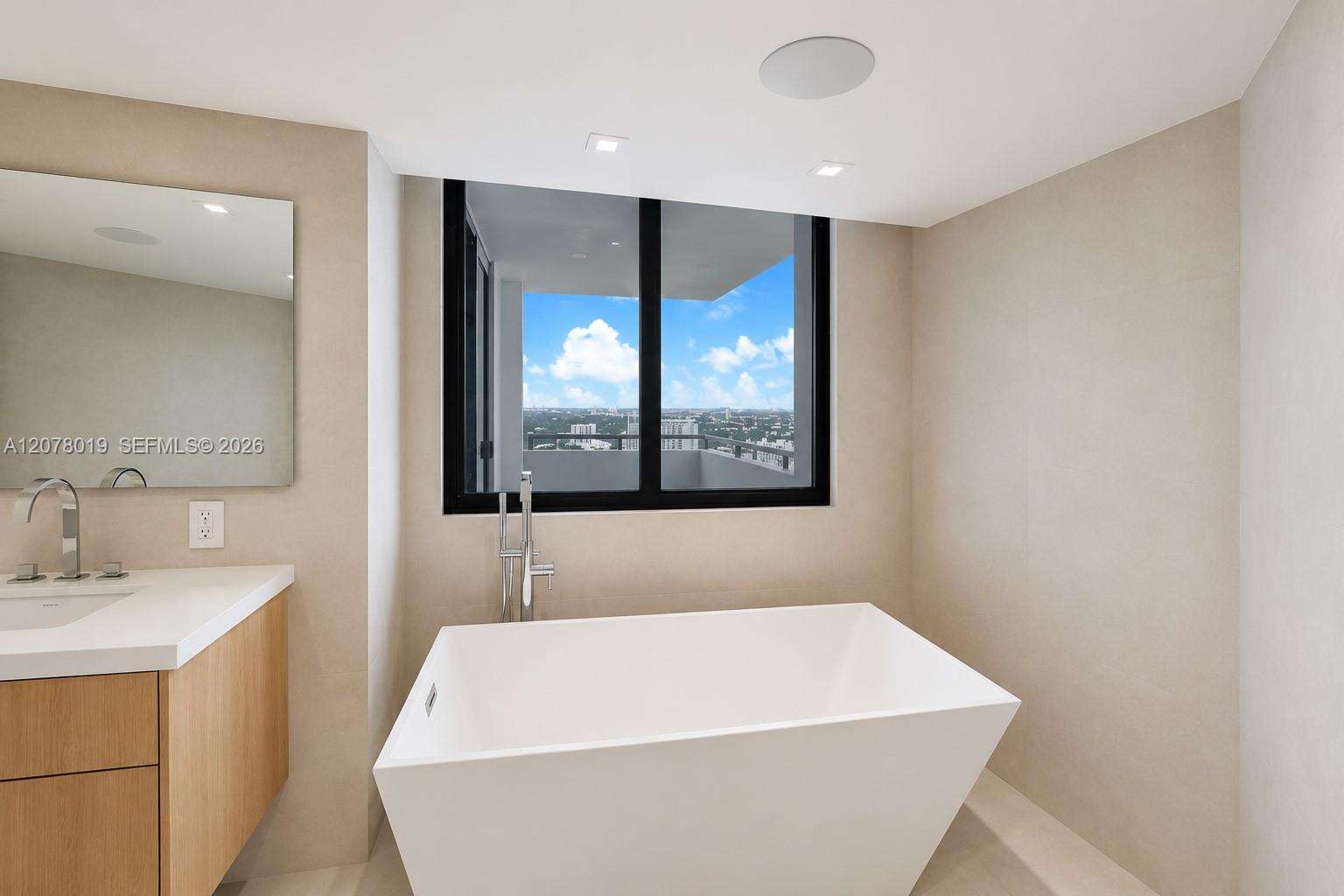 Villa Regina at 1581 Brickell Ave, Miami, FL 33129 - For Rent photo 13