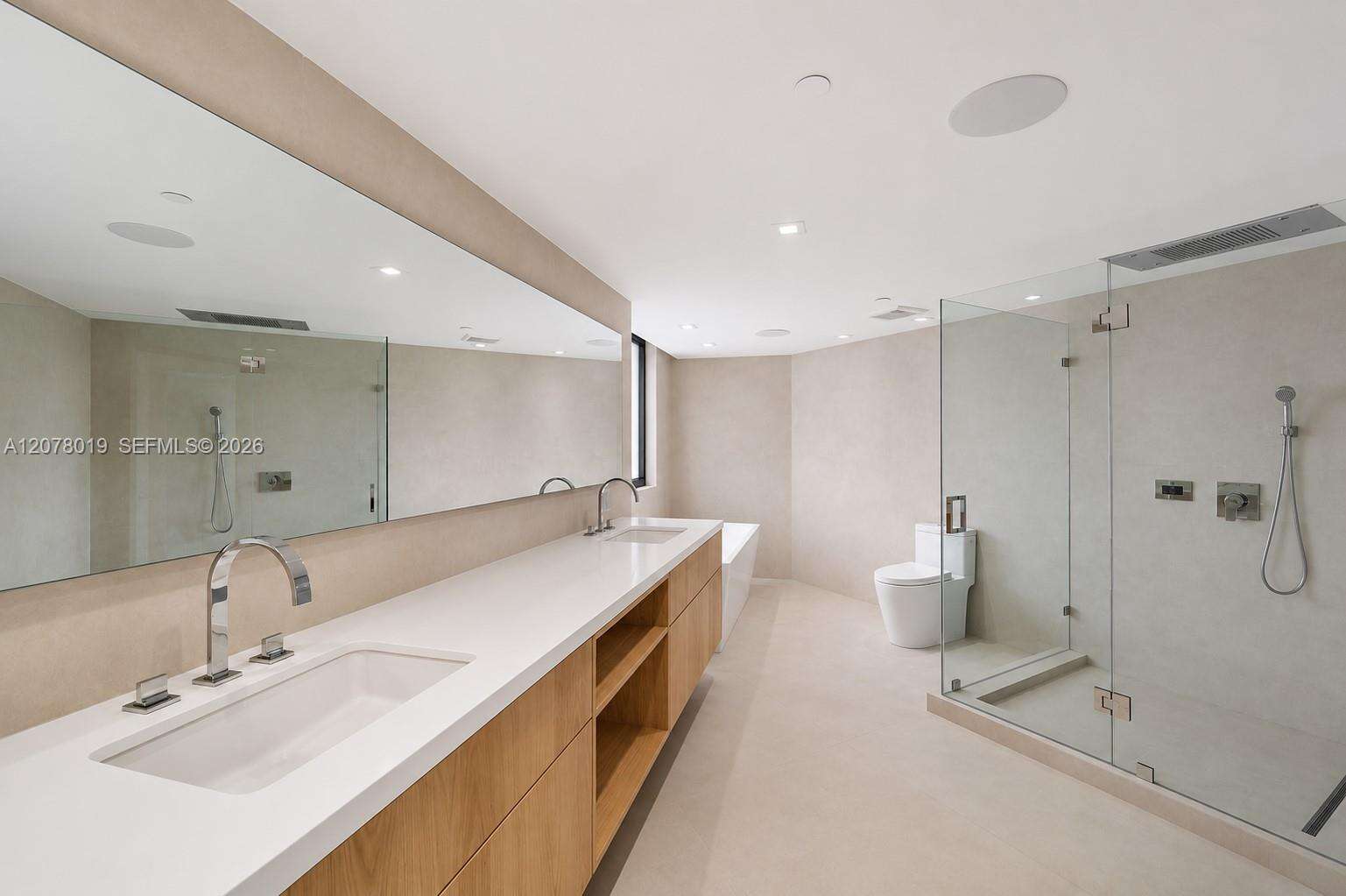 Villa Regina at 1581 Brickell Ave, Miami, FL 33129 - For Rent photo 14