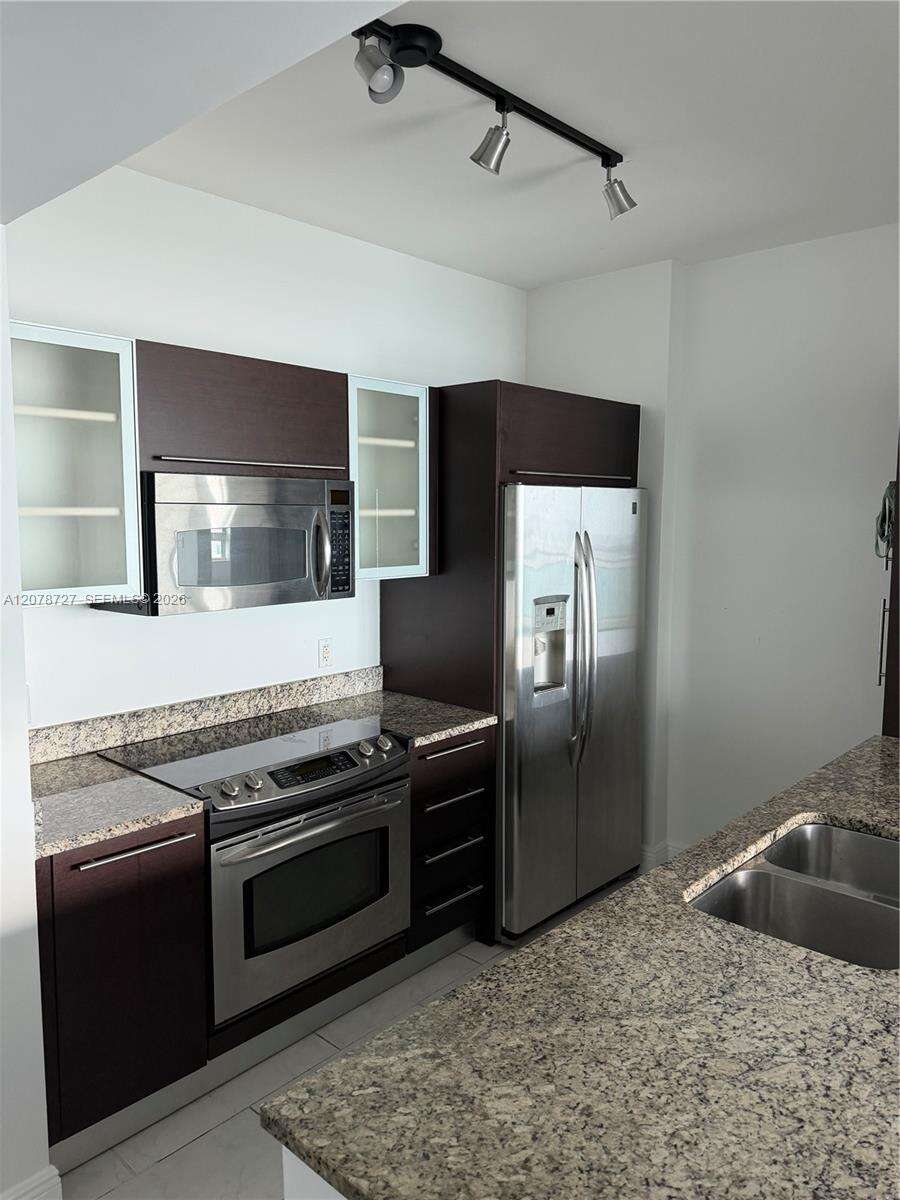 The Plaza On Brickell West at 951 Brickell Ave, Miami, FL 33131 - For Rent photo 12