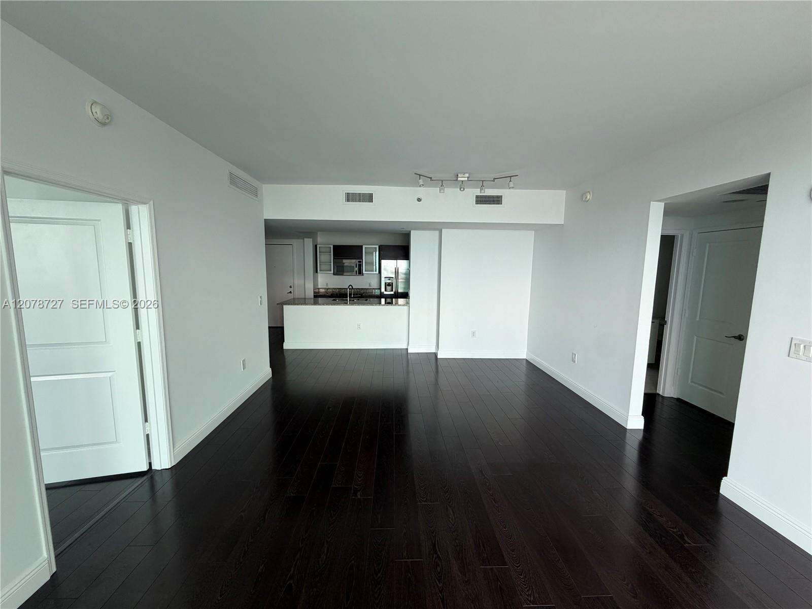 The Plaza On Brickell West at 951 Brickell Ave, Miami, FL 33131 - For Rent photo 3