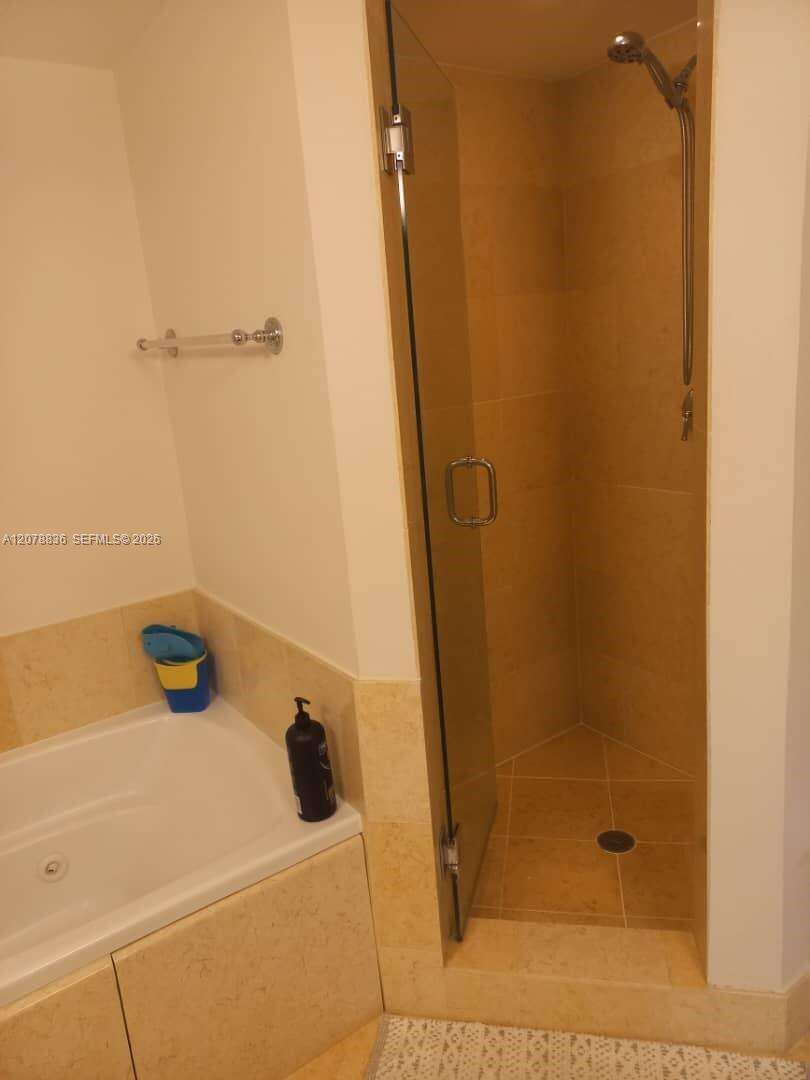 Turnberry Village North at 20000 Country Club Dr, Aventura, FL 33180 - For Rent photo 9