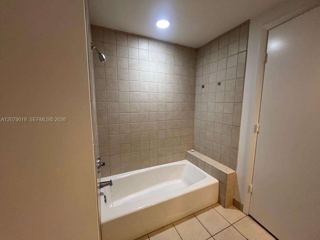 Courts Brickell Key at 801 Brickell Key Blvd, Miami, FL 33131 - For Rent photo 19