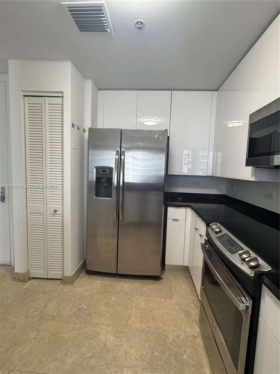 Courts Brickell Key at 801 Brickell Key Blvd, Miami, FL 33131 - For Rent photo 27