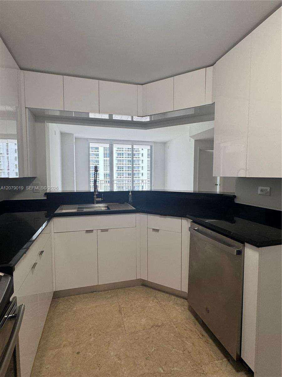 Courts Brickell Key at 801 Brickell Key Blvd, Miami, FL 33131 - For Rent photo 28