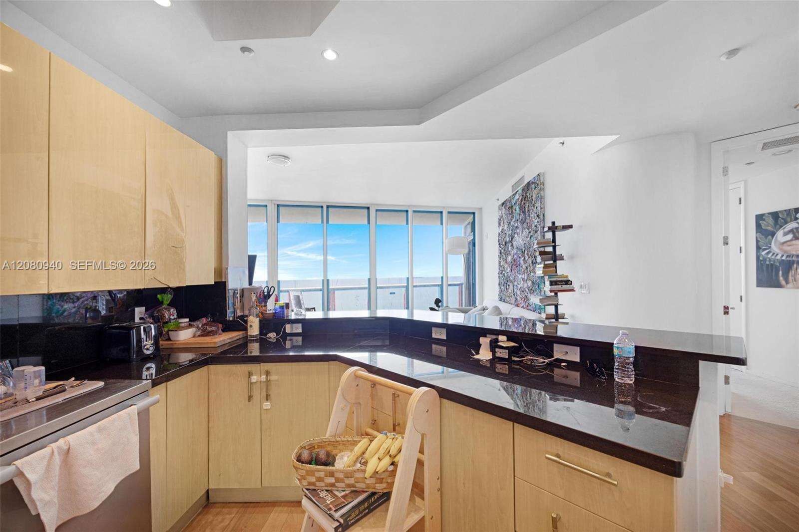 Continuum South Tower at 100 Pointe Dr, Miami Beach, FL 33139 - For Rent photo 12