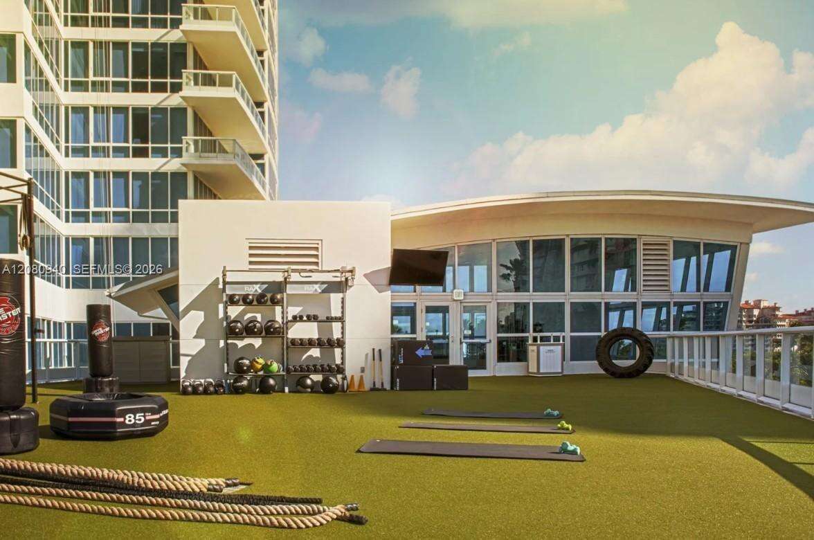 Continuum South Tower at 100 Pointe Dr, Miami Beach, FL 33139 - For Rent photo 52